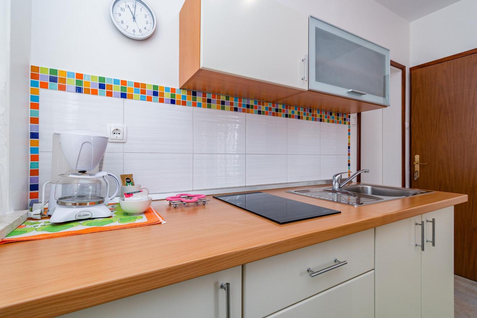 Apartments By The Sea Medveja, Opatija - 7720 Lovran Room photo