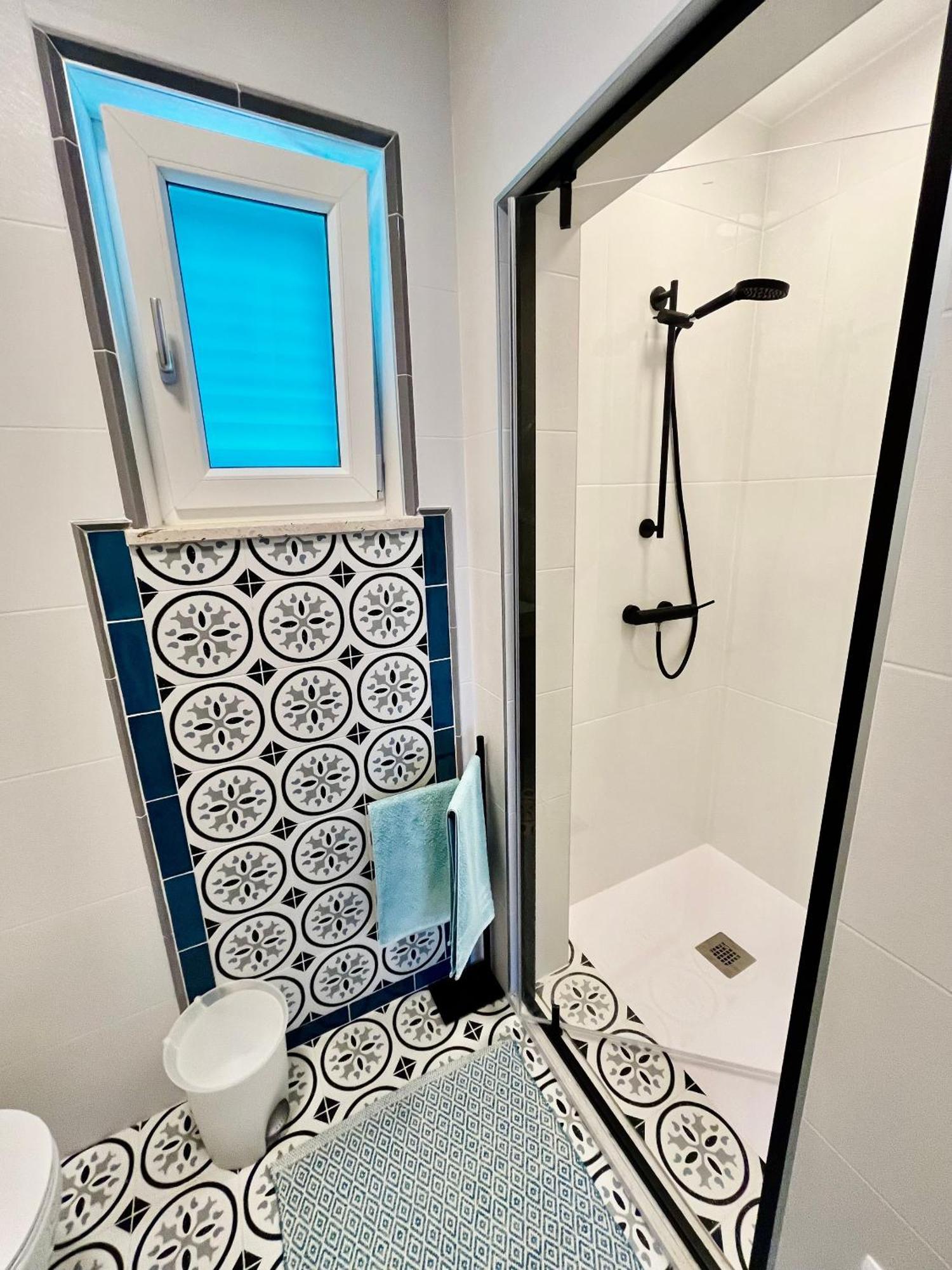 Apartments By The Sea Medveja, Opatija - 7720 Lovran Room photo